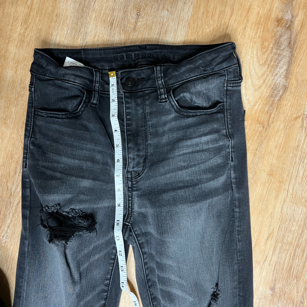 Distressed Black Skinny Jeans AMERICAN EAGLE next level stretch jegging. Size 6. - Picture 5 of 7